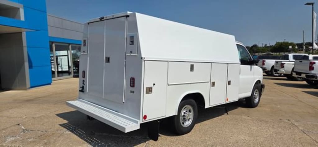 New 2026 Chevrolet Express Cutaway 3500 1WT Cutaway Van
