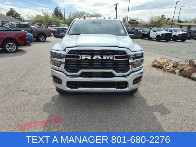 New 2026 Ram 3500 Chassis Cab TRADESMAN CREW 4X4 60' CA Pickup