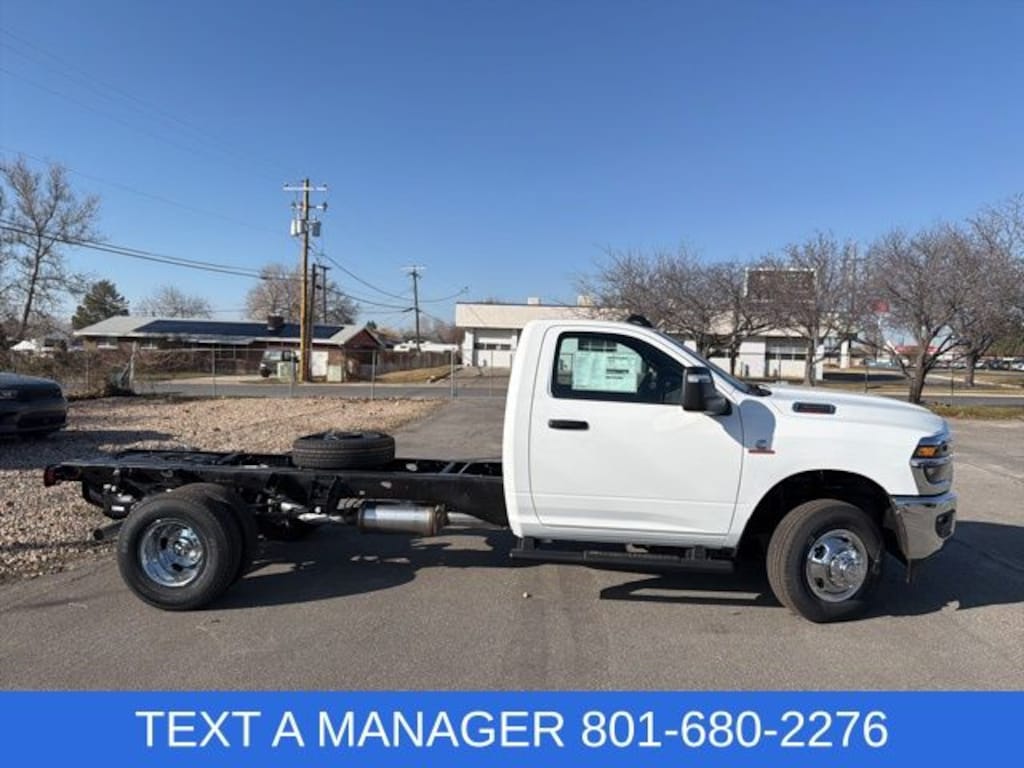 New 2026 Ram 3500 Chassis Cab TRADESMAN REGULAR 4X4 84' CA Pickup