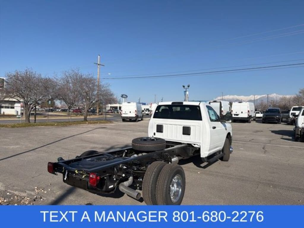 New 2026 Ram 3500 Chassis Cab TRADESMAN REGULAR 4X4 84' CA Pickup