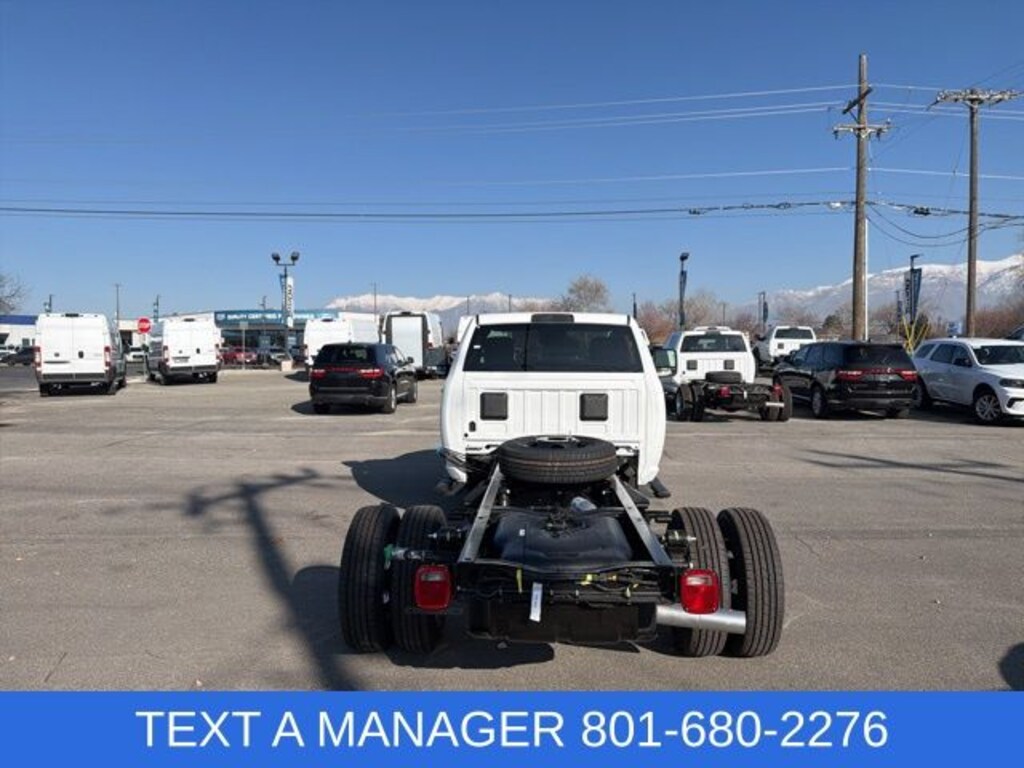 New 2026 Ram 3500 Chassis Cab TRADESMAN REGULAR 4X4 84' CA Pickup