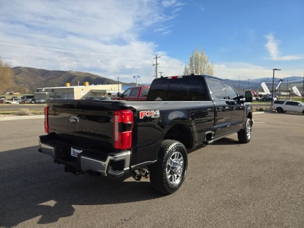 New 2026 Ford F-350 Lariat Truck Crew Cab