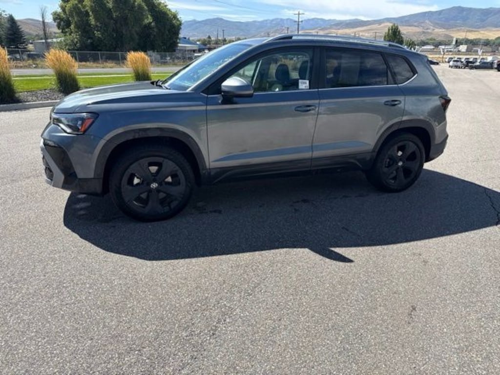 Used 2025 Volkswagen Taos 1.5T SEL SUV