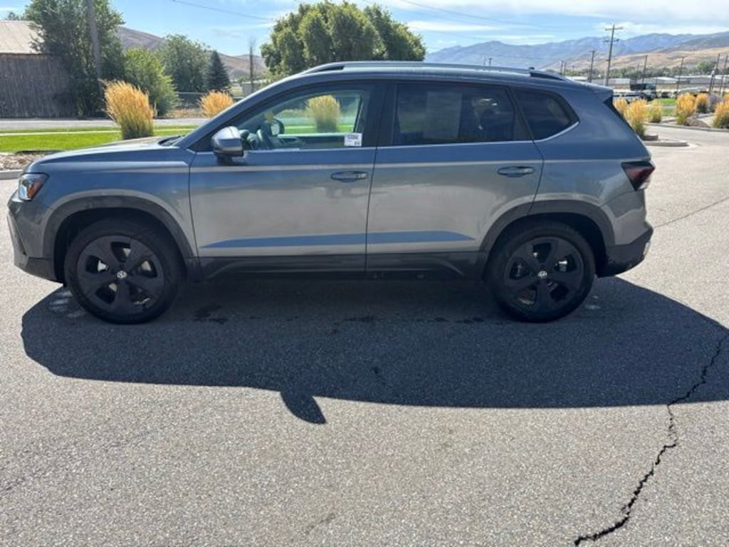 Used 2025 Volkswagen Taos 1.5T SEL SUV