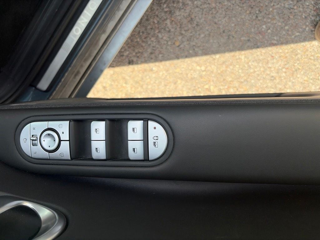 2023 Hyundai IONIQ 5 Limited - Photo 10