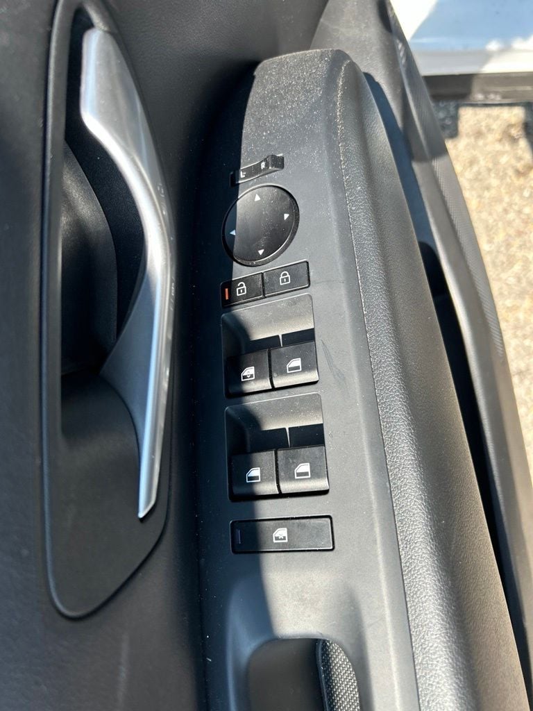 2025 Hyundai Santa Cruz SE - Photo 11