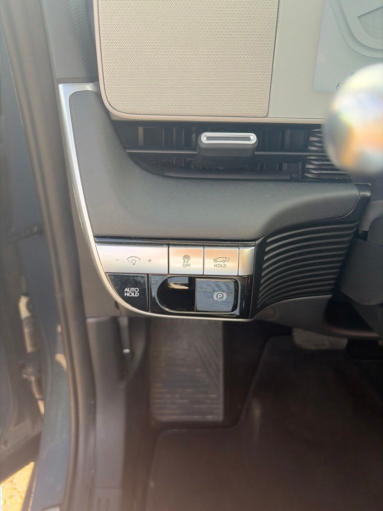 2023 Hyundai IONIQ 5 Limited - Photo 13