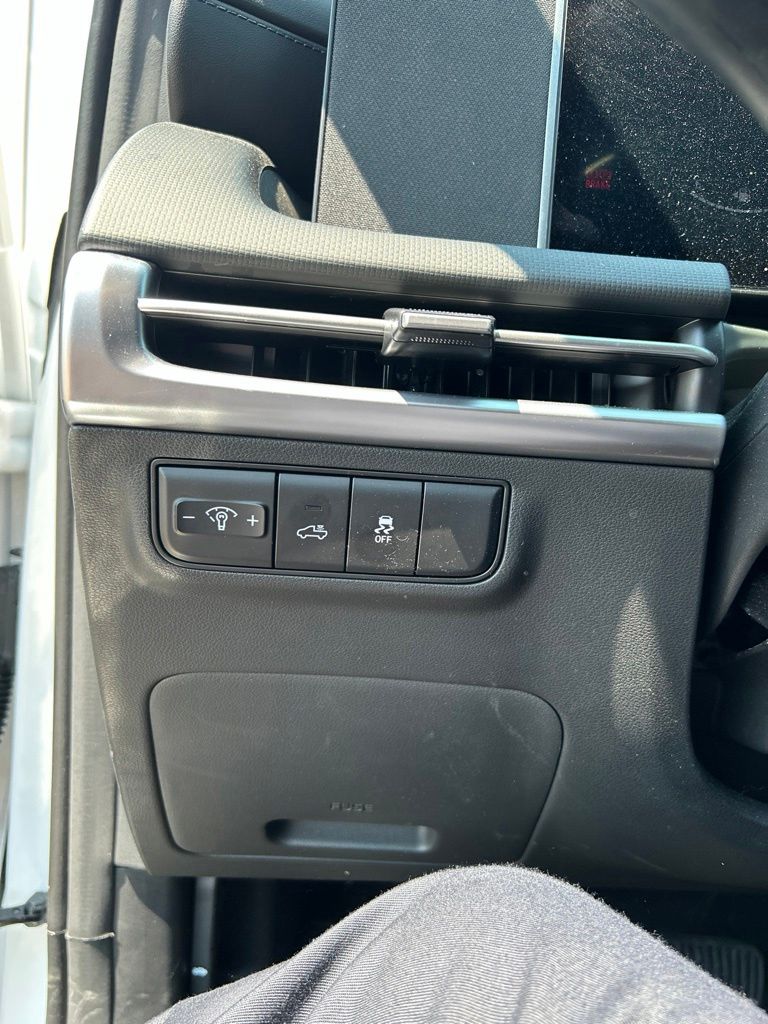 2025 Hyundai Santa Cruz SE - Photo 12