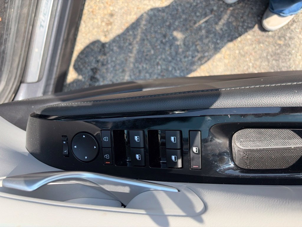 2025 Hyundai Tucson Limited - Photo 10
