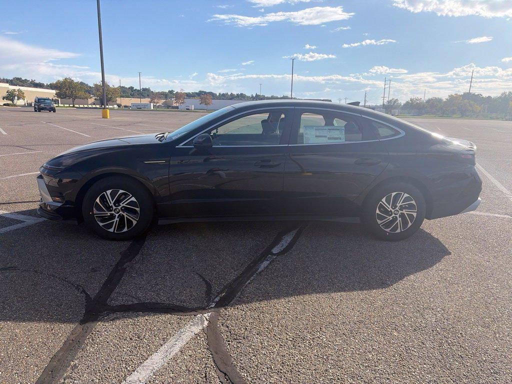 New 2027 Hyundai Sonata Hybrid Blue Sedan