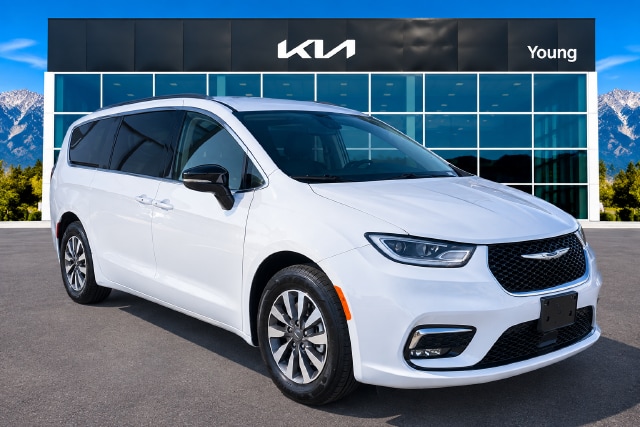 2024 Chrysler Pacifica PHEV Select
