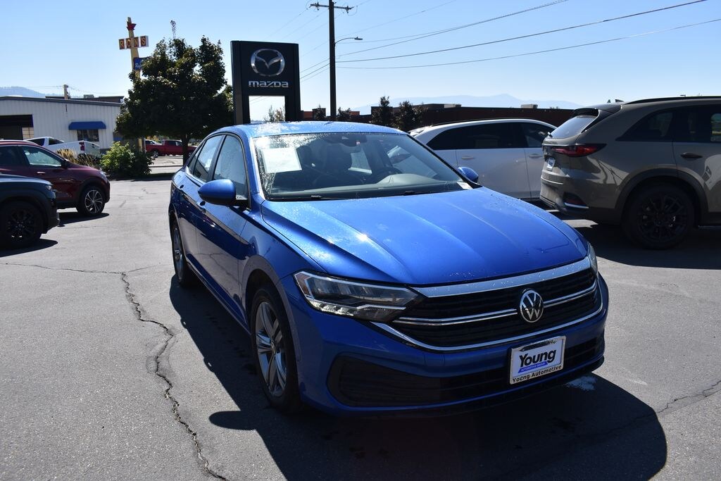 Used 2024 Volkswagen Jetta 1.5T SE Sedan