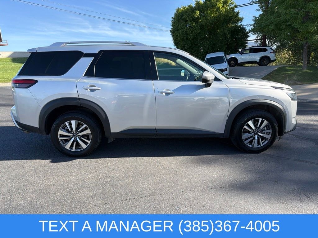 Used 2025 Nissan Pathfinder SL SUV