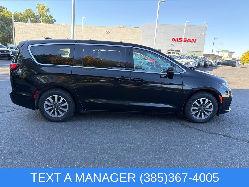 Used 2024 Chrysler Pacifica Hybrid Select Minivan/Van