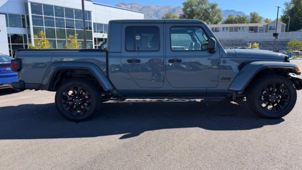 Used 2024 Jeep Gladiator Sport Truck Crew Cab