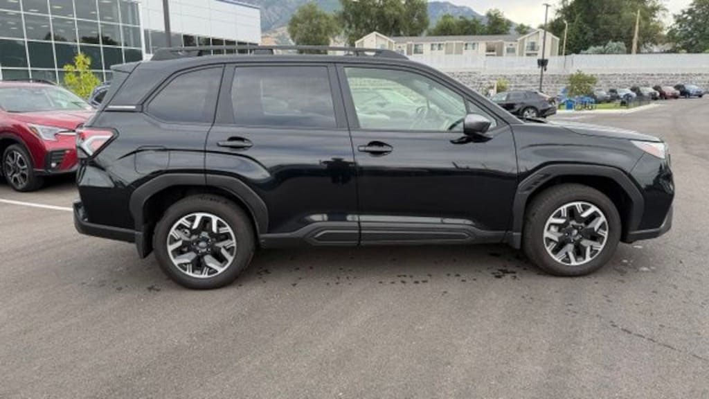 Used 2025 Subaru Forester Premium SUV