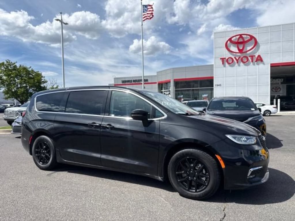 Used 2023 Chrysler Pacifica Touring L Passenger Van