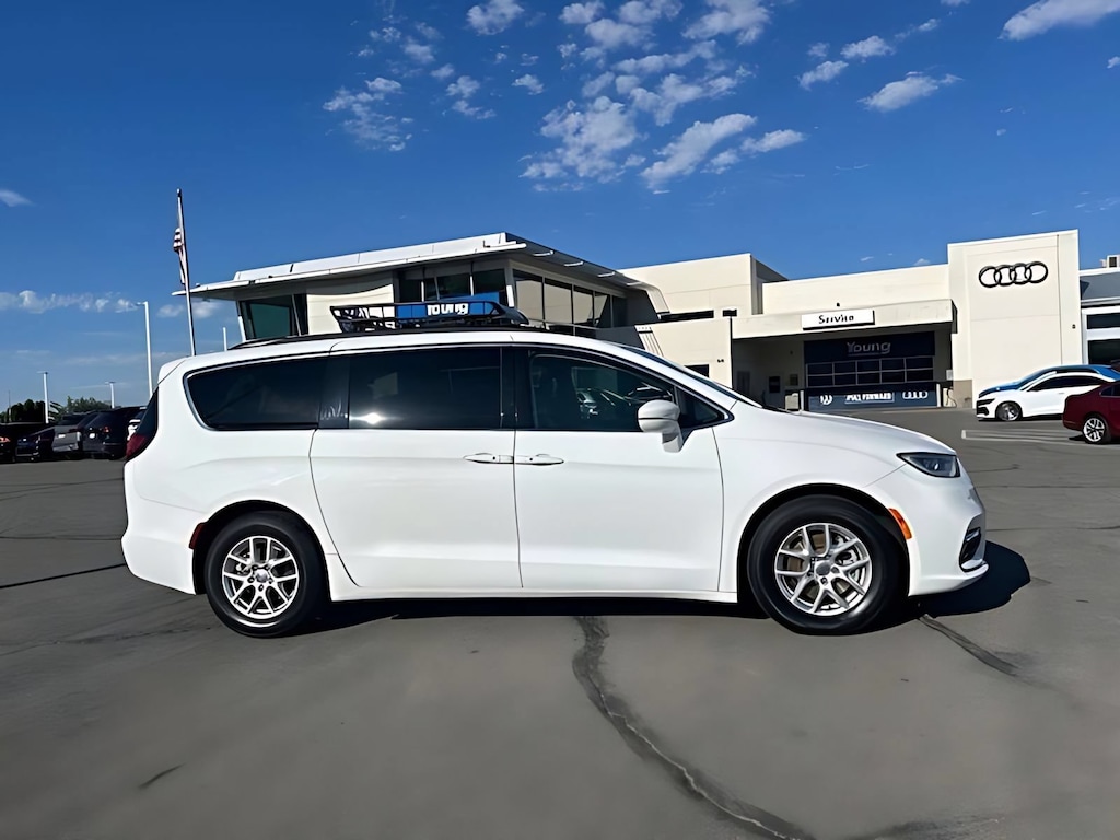 Used 2022 Chrysler Pacifica Touring L Touring L FWD