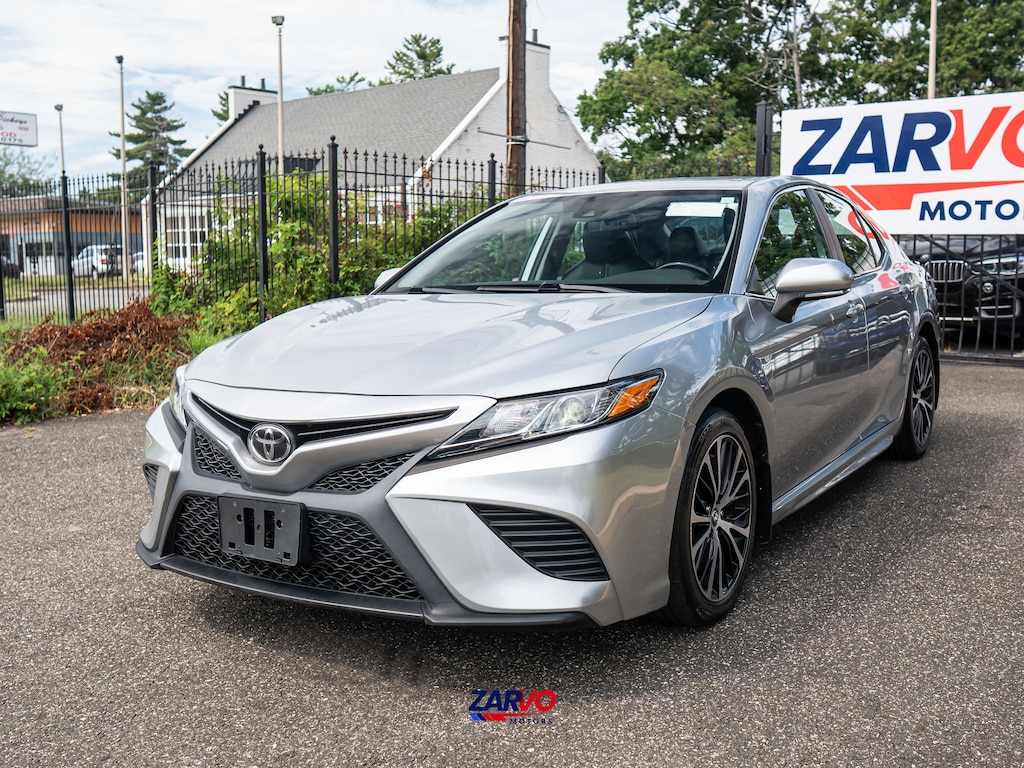 Used 2020 Toyota Camry SE Sedan