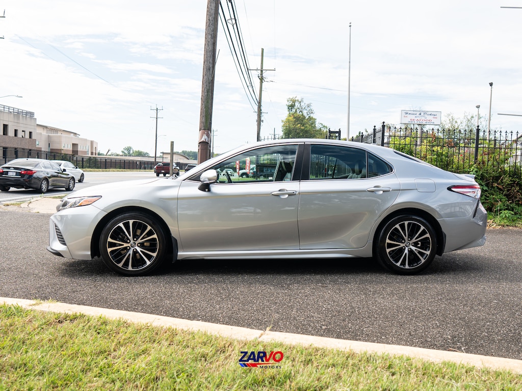 Used 2020 Toyota Camry SE Sedan