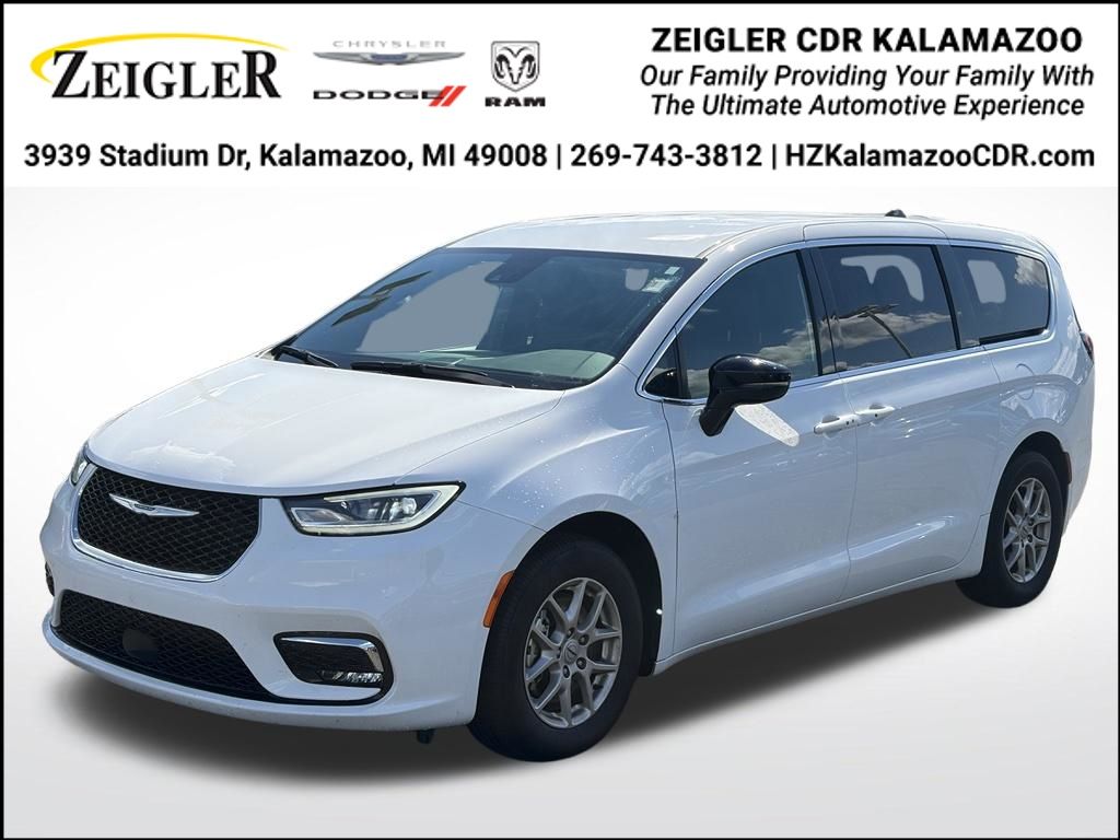 Certified 2025 Chrysler Pacifica Select Minivan/Van