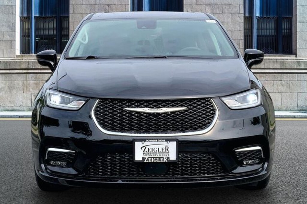 Used 2024 Chrysler Pacifica Touring L Minivan/Van