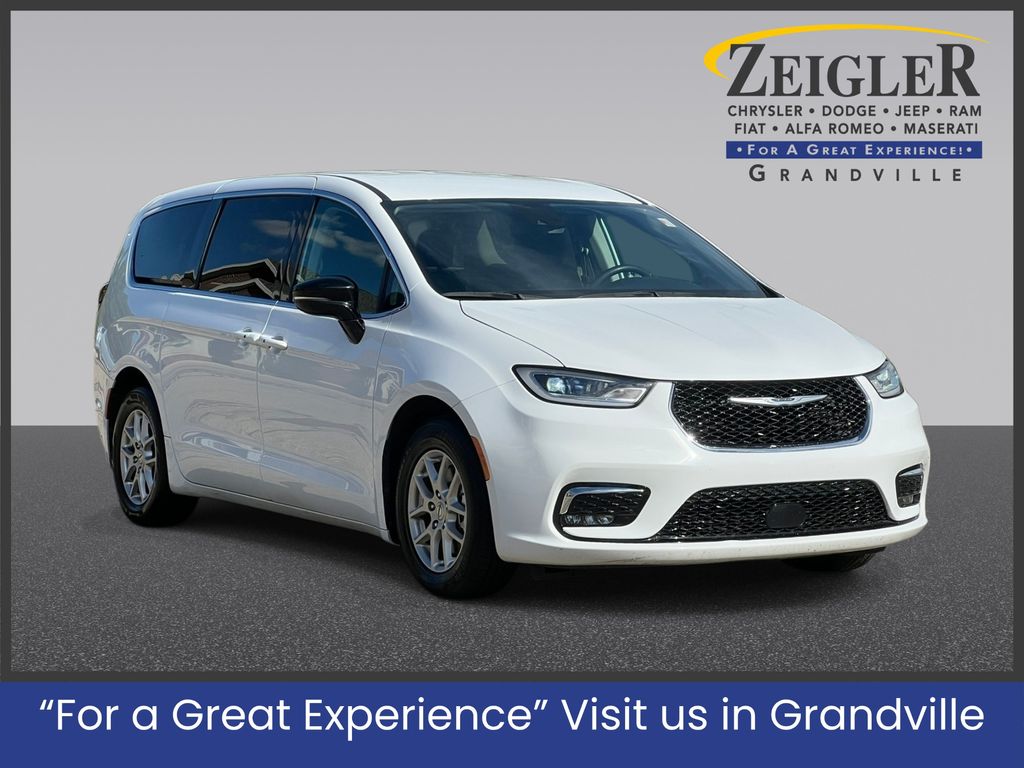 Used 2024 Chrysler Pacifica Touring L Minivan/Van