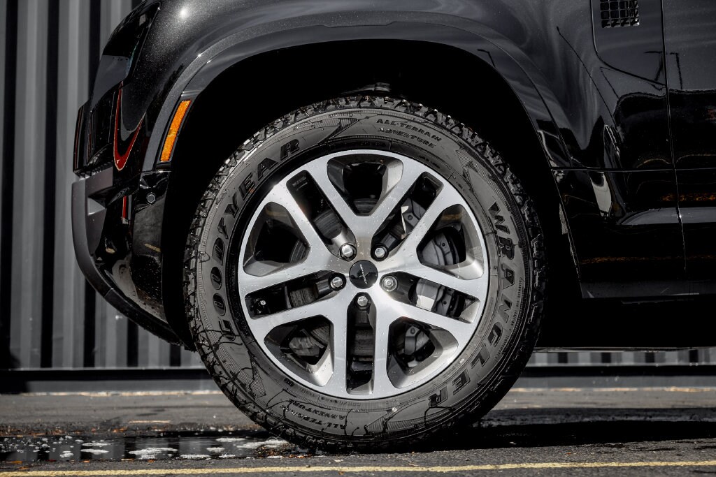 New 2026 Land Rover Defender 110 X-Dynamic SE SUV