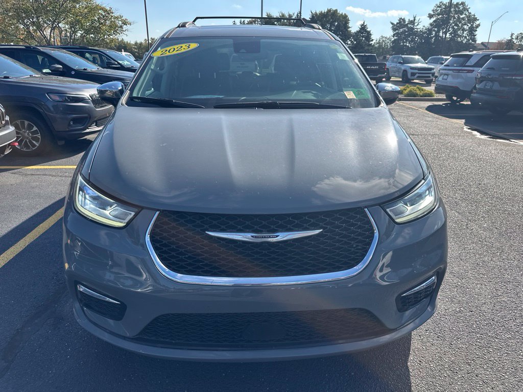 Used 2023 Chrysler Pacifica Limited Minivan/Van