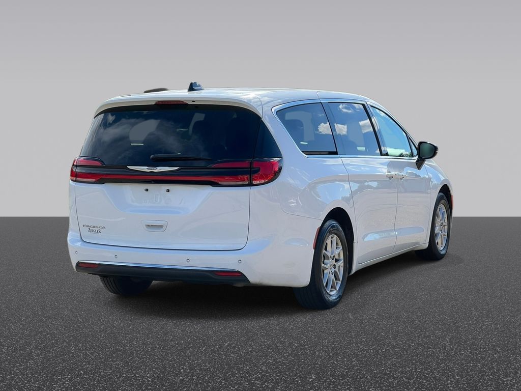 Used 2024 Chrysler Pacifica Touring L Minivan/Van