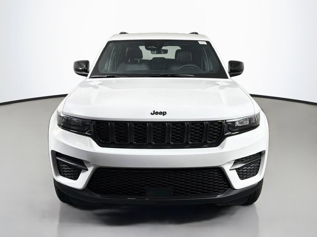 New 2027 Jeep Grand Cherokee Laredo SUV