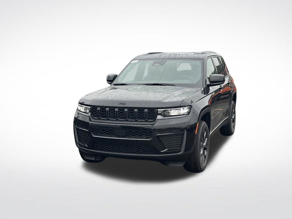 Used 2027 Jeep Grand Cherokee Altitude SUV