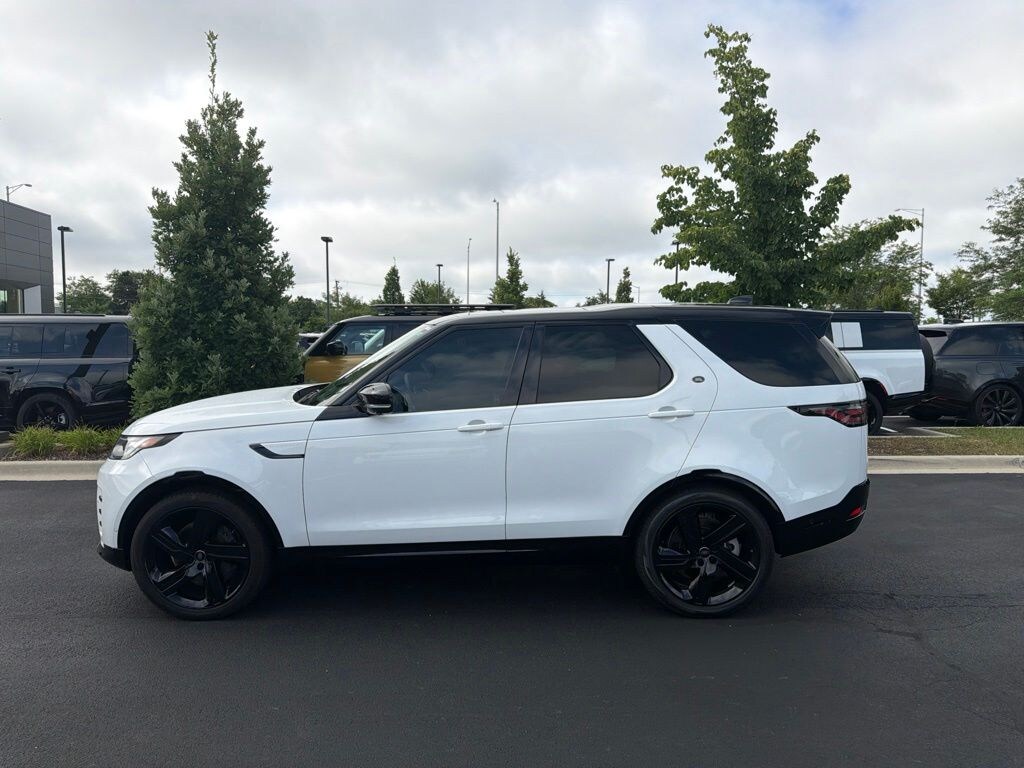 Used 2024 Land Rover Discovery Dynamic SE SUV