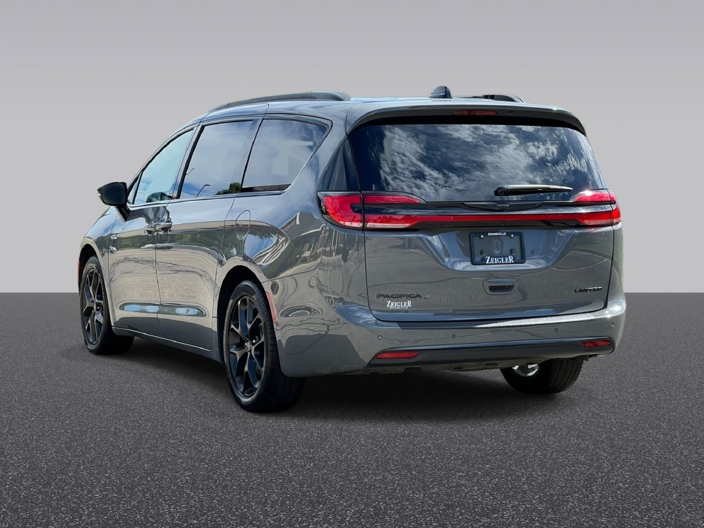 Used 2025 Chrysler Pacifica Limited Minivan/Van