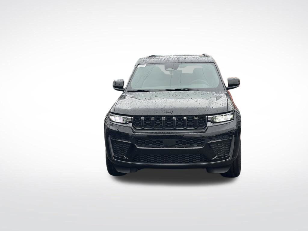 Used 2027 Jeep Grand Cherokee Altitude SUV