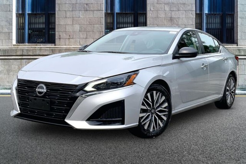 Used 2024 Nissan Altima 2.5 SV Sedan