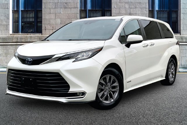 Used 2021 Toyota Sienna XLE Minivan/Van