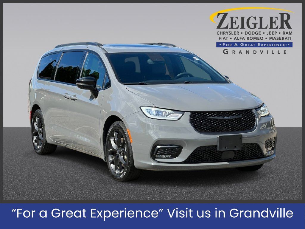 Used 2025 Chrysler Pacifica Limited Minivan/Van