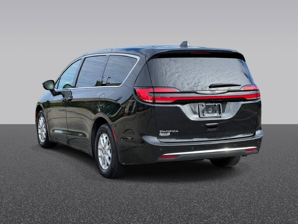 Used 2023 Chrysler Pacifica Touring L Minivan/Van