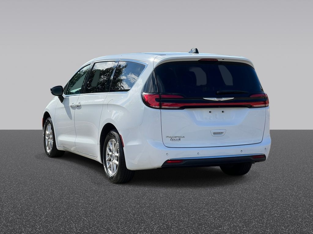 Used 2024 Chrysler Pacifica Touring L Minivan/Van
