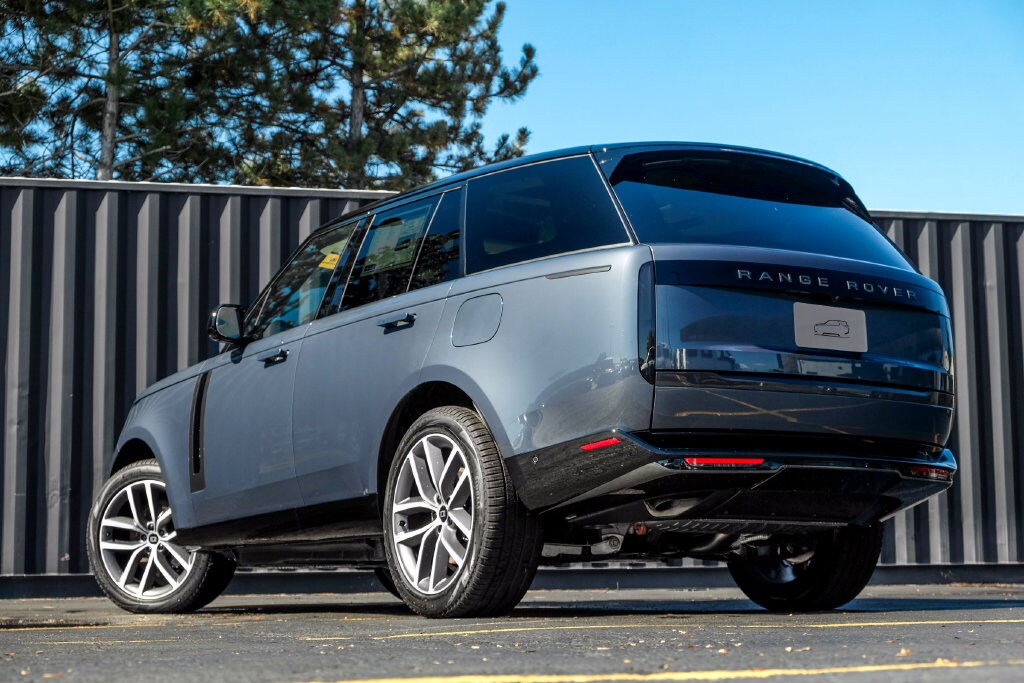 New 2027 Land Rover Range Rover P550e SE SUV