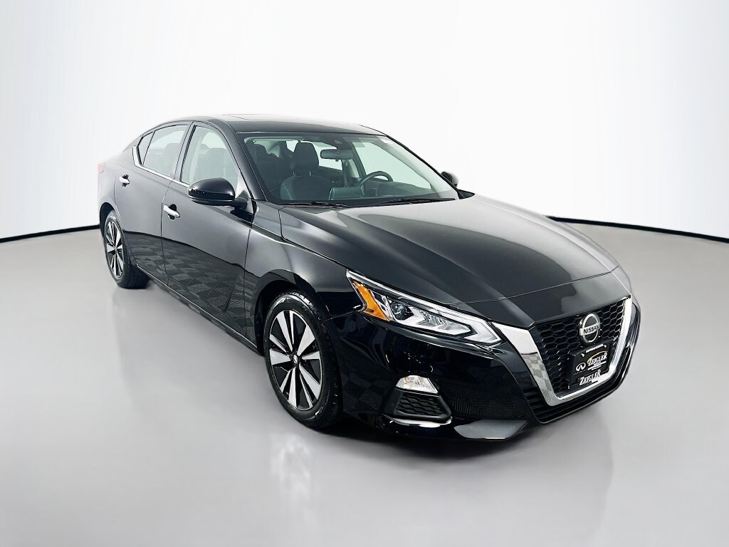 Used 2022 Nissan Altima 2.5 SV Sedan