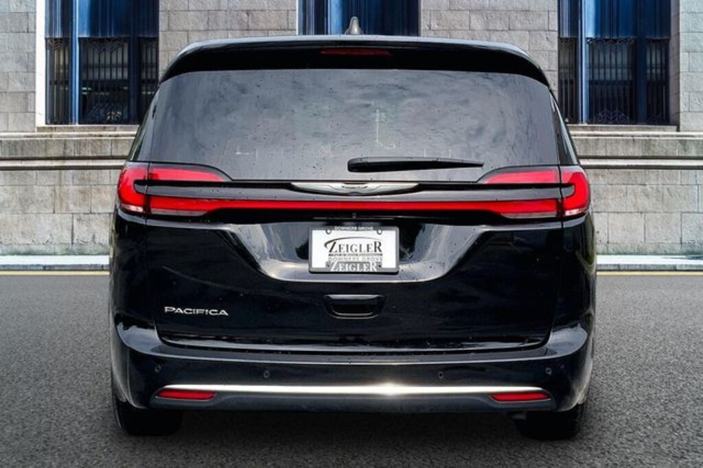 Used 2024 Chrysler Pacifica Touring L Minivan/Van
