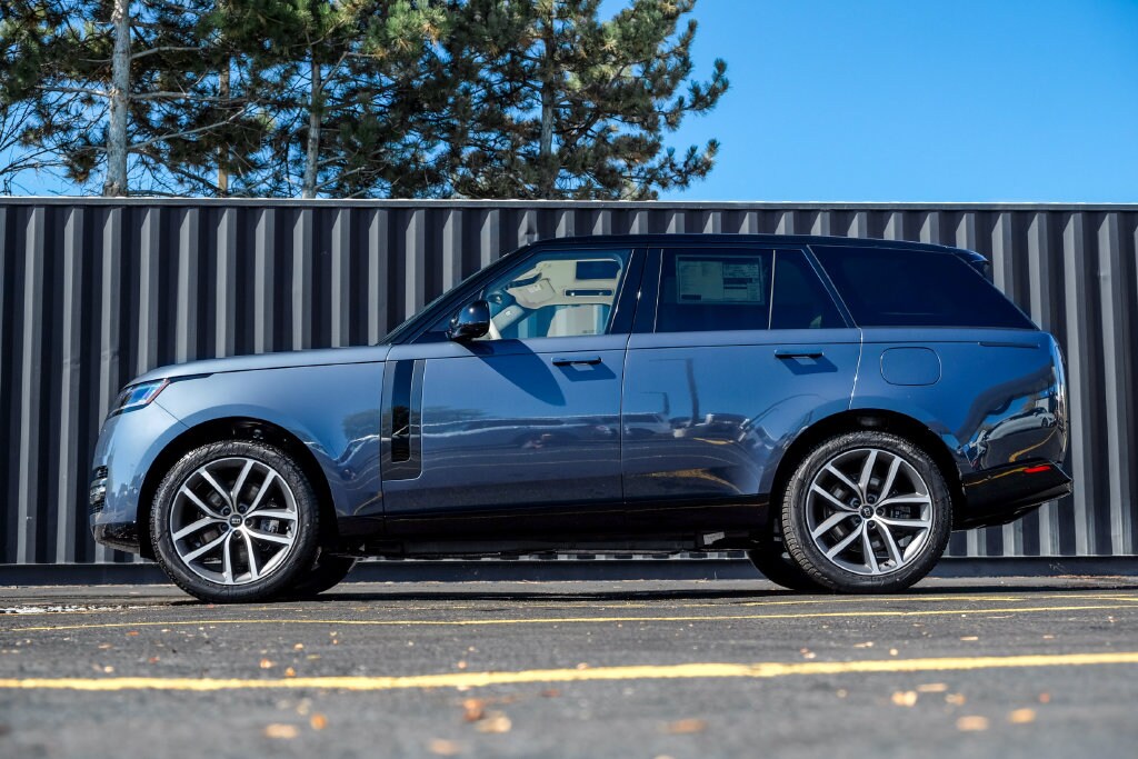 New 2027 Land Rover Range Rover P550e SE SUV