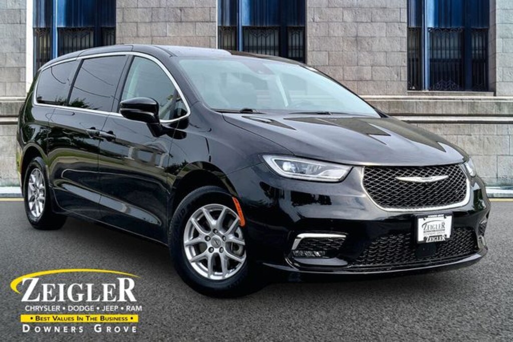 Used 2024 Chrysler Pacifica Touring L Minivan/Van