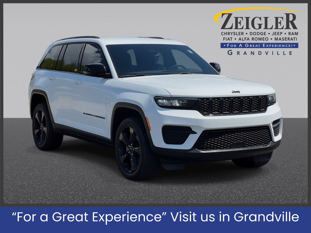 Used 2022 Jeep Grand Cherokee Altitude SUV