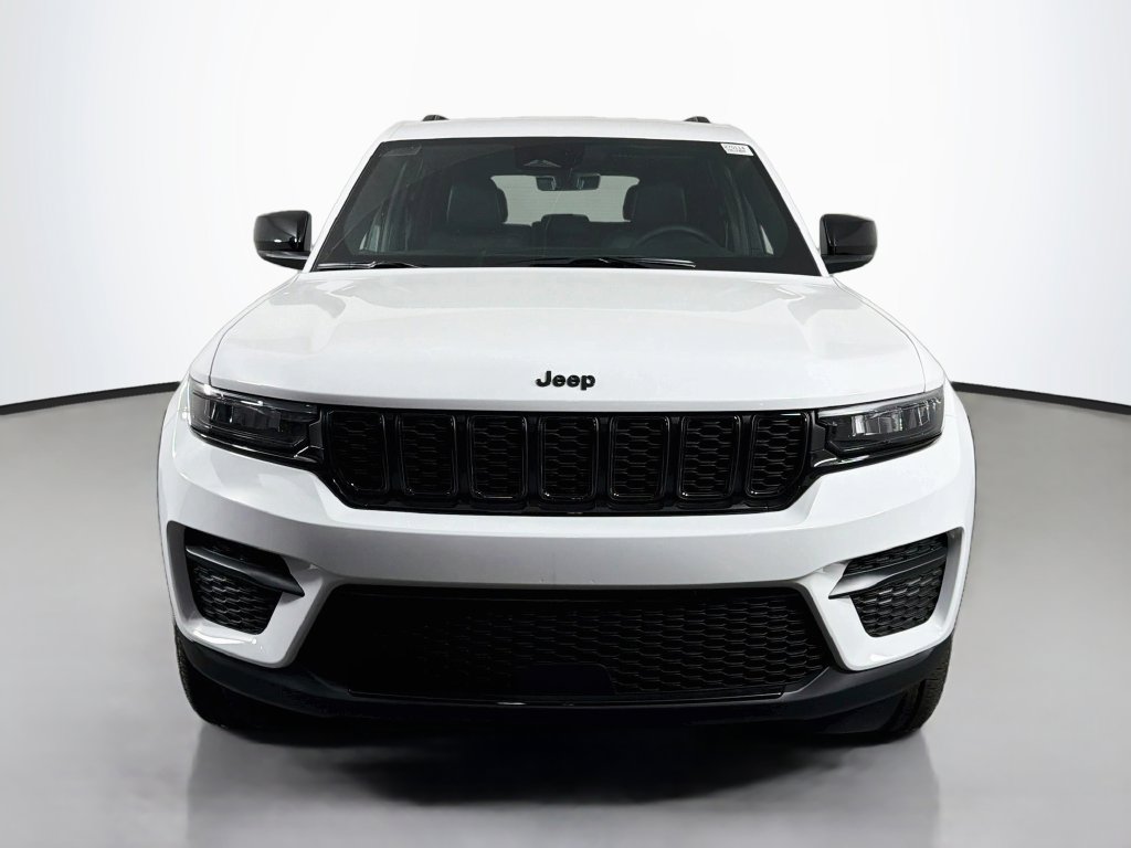 New 2027 Jeep Grand Cherokee Laredo SUV