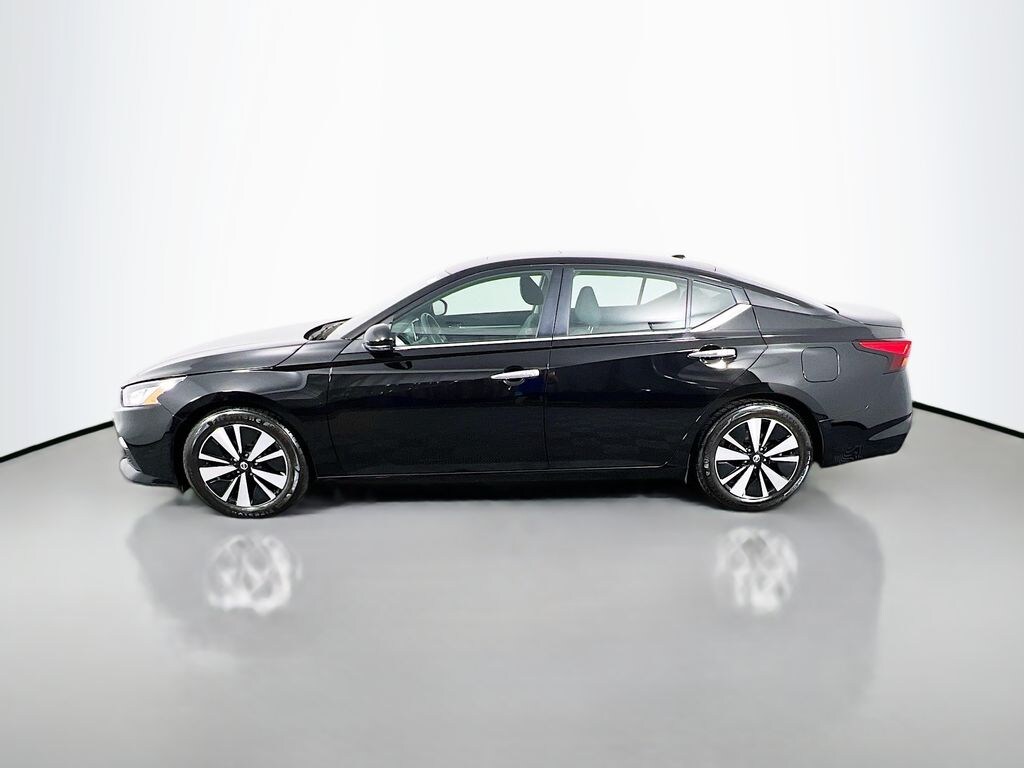Used 2022 Nissan Altima 2.5 SV Sedan