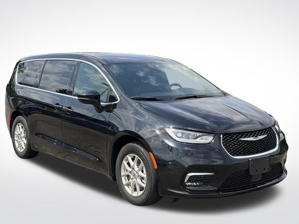 Certified 2025 Chrysler Pacifica Select Minivan/Van