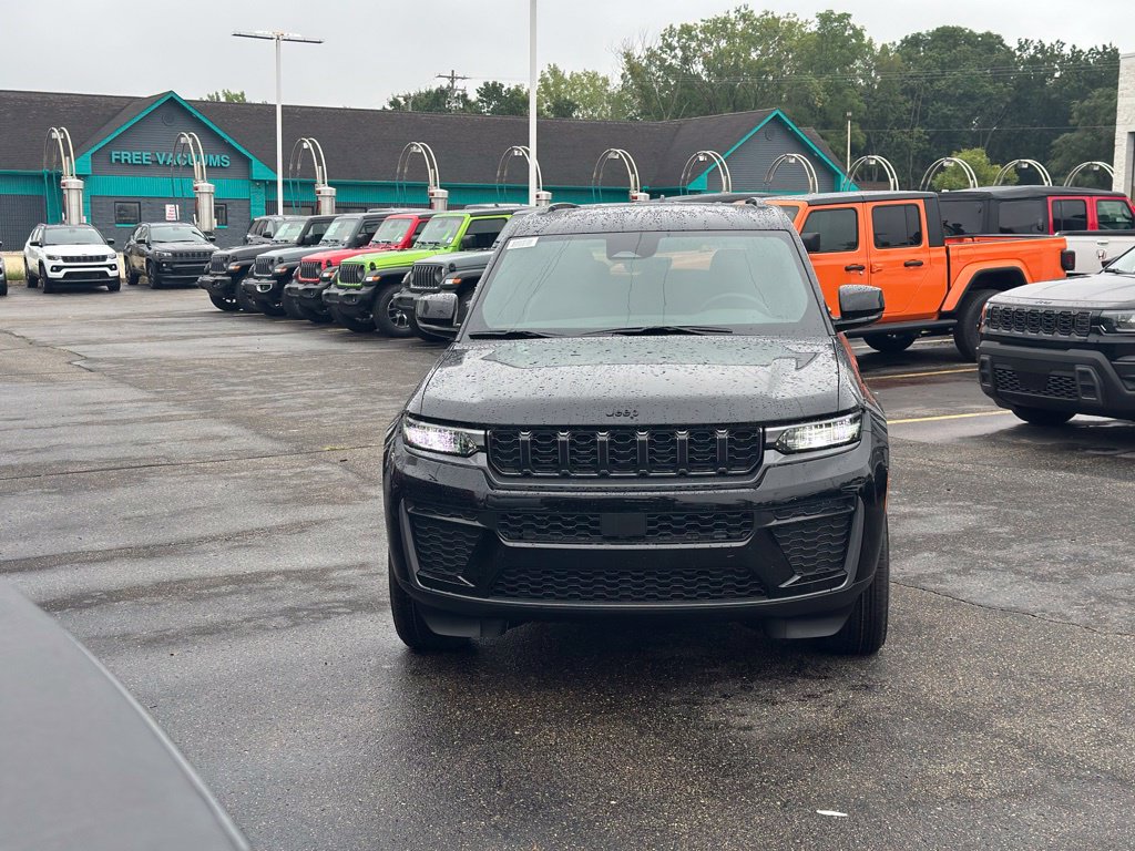 New 2027 Jeep Grand Cherokee Altitude SUV